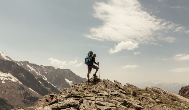 Outdoor Giyimle Şehir Stilini Birleştirme Rehberi