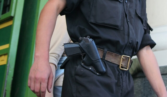 Silah Kılıfları: Güvenli Taşıma ve Kolay Erişim