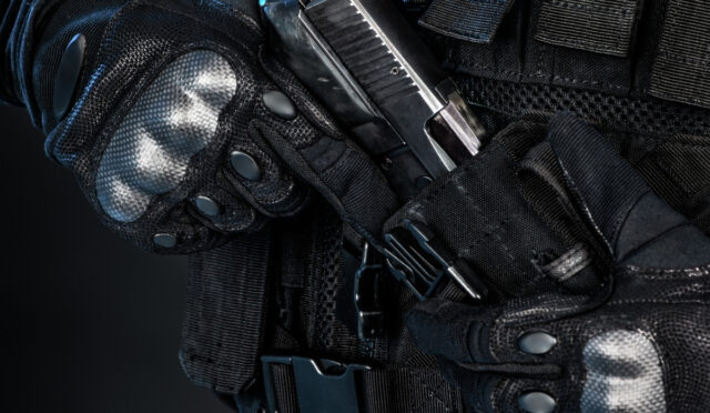 Asker Malzemeleri: En İyi Tabanca Kılıfı Seçimi