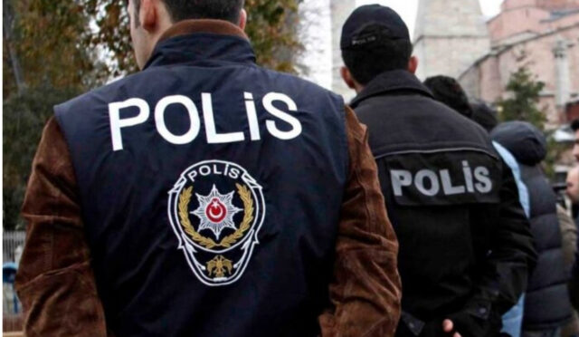 Polis Kıyafetleri Modası: Görevinizi Yaparken Tarzınızı Konuşturun