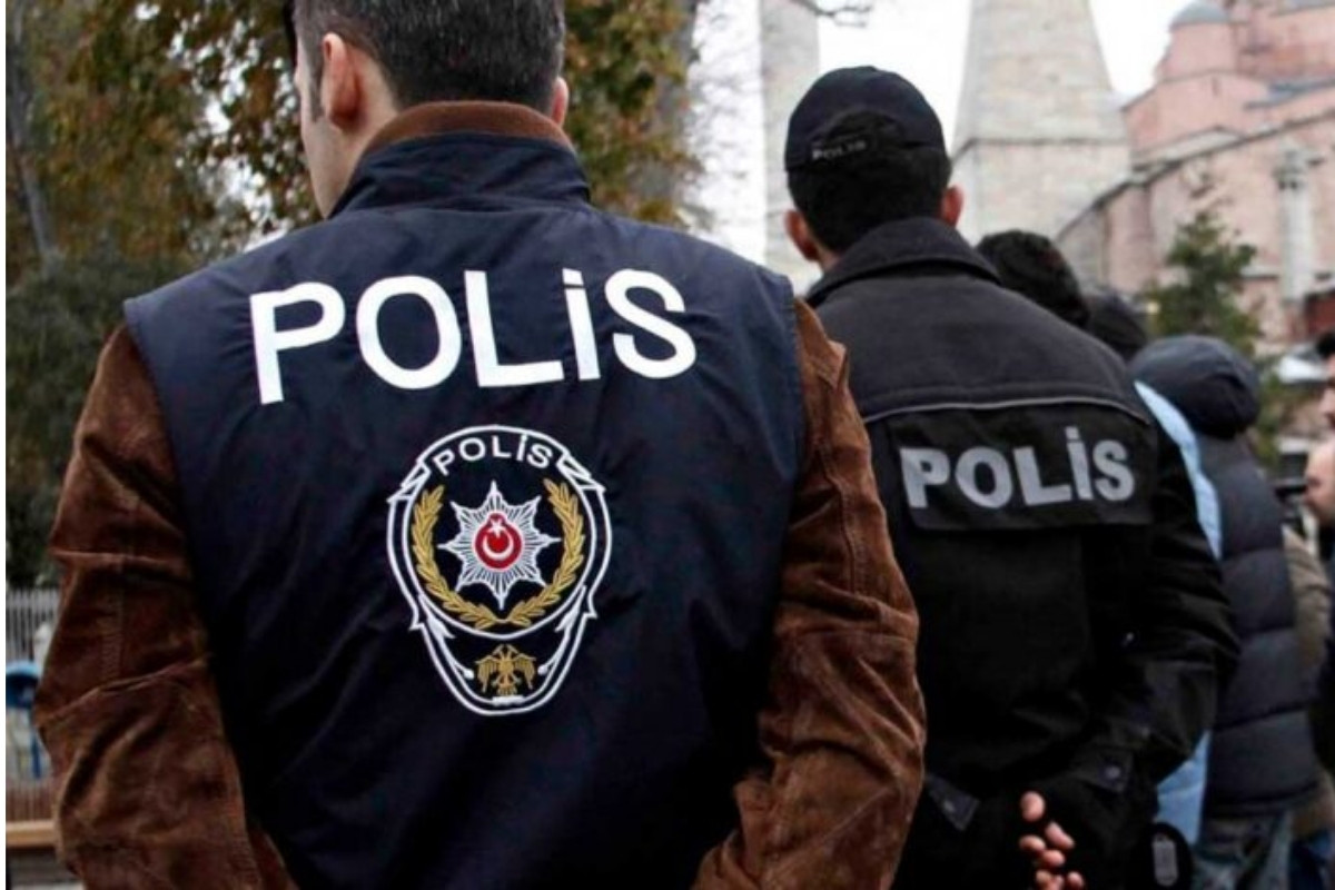 Polis Kıyafetleri Modası: Görevinizi Yaparken Tarzınızı Konuşturun