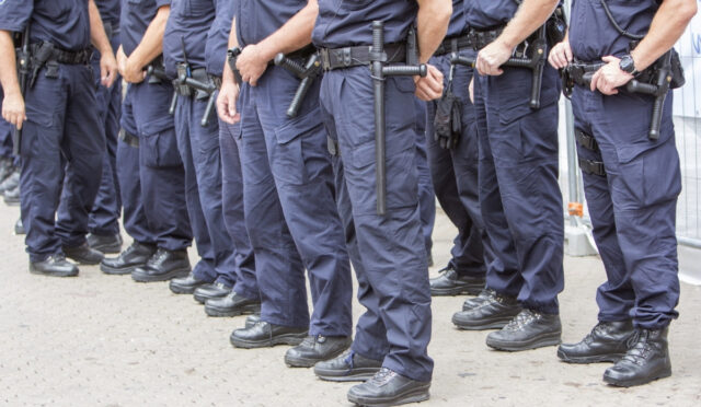 Polis Kıyafetleri: Stil Sahibi ve Profesyonel Görünüm İçin Öneriler