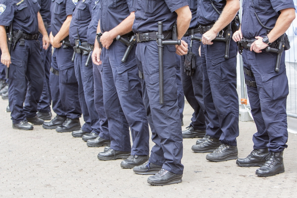 Polis Kıyafetleri: Stil Sahibi ve Profesyonel Görünüm İçin Öneriler